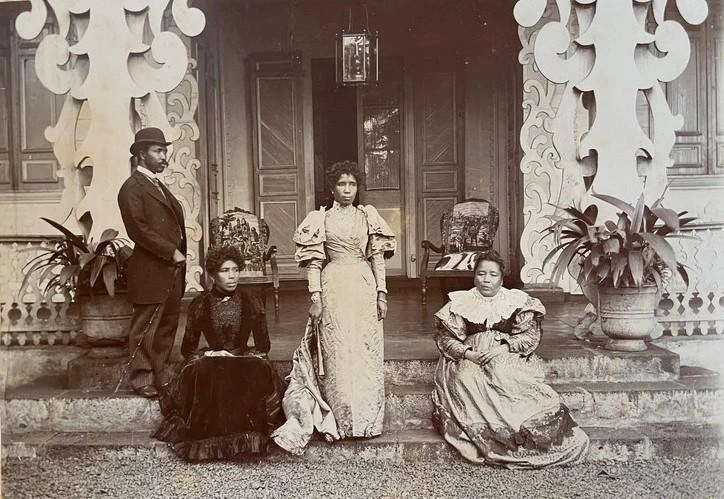 Ranavalona III — regard grave et digne